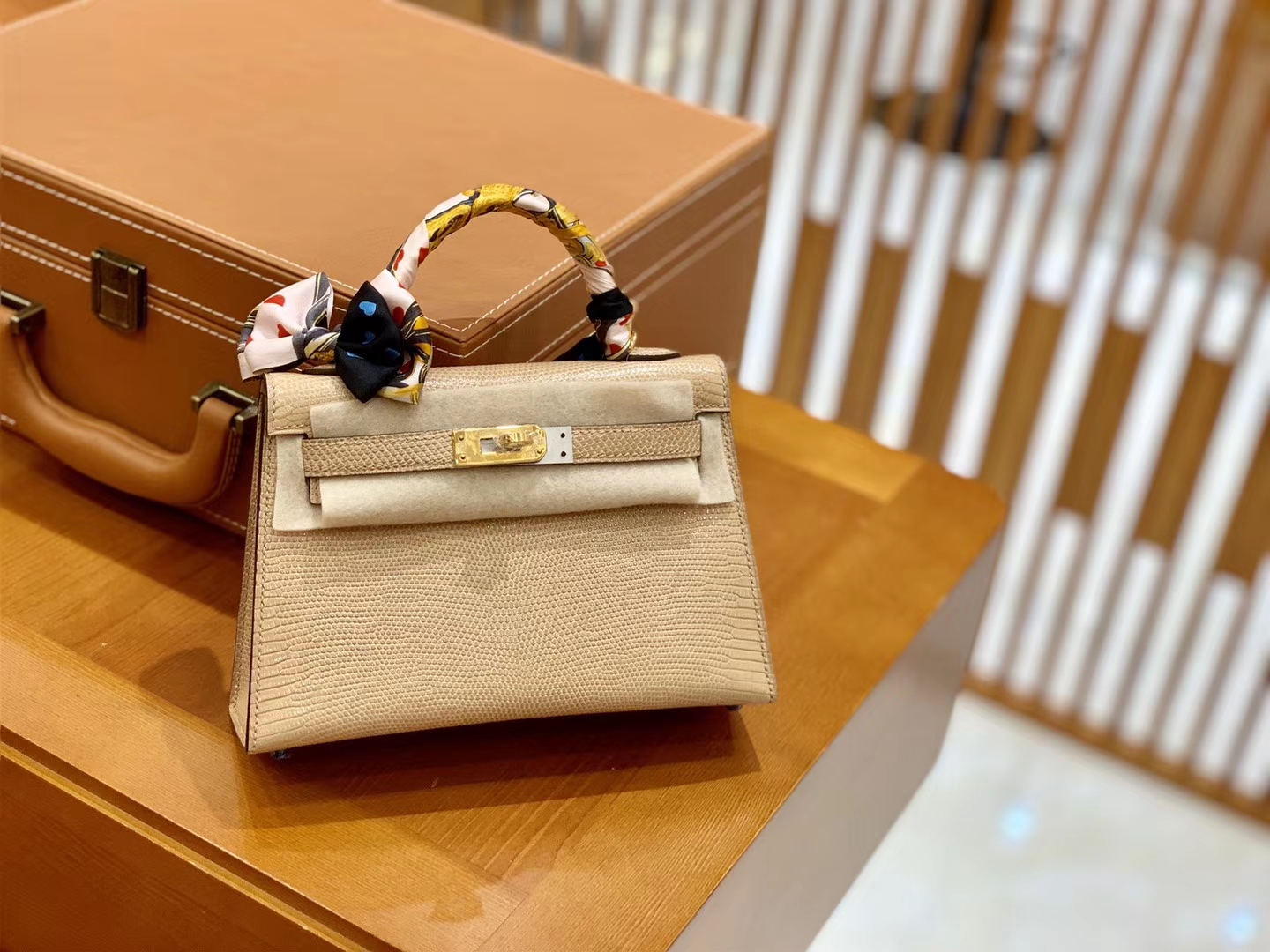 Hermès（爱马仕）迷你2代 19cm 裸粉色 金扣 蜥蜴皮 全手工缝制