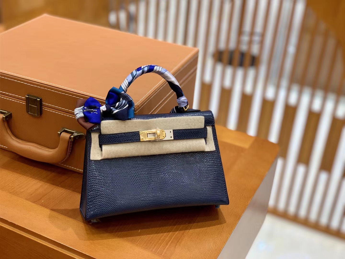Hermès（爱马仕）迷你2代 19cm 午夜蓝 金扣 蜥蜴皮 全手工缝制