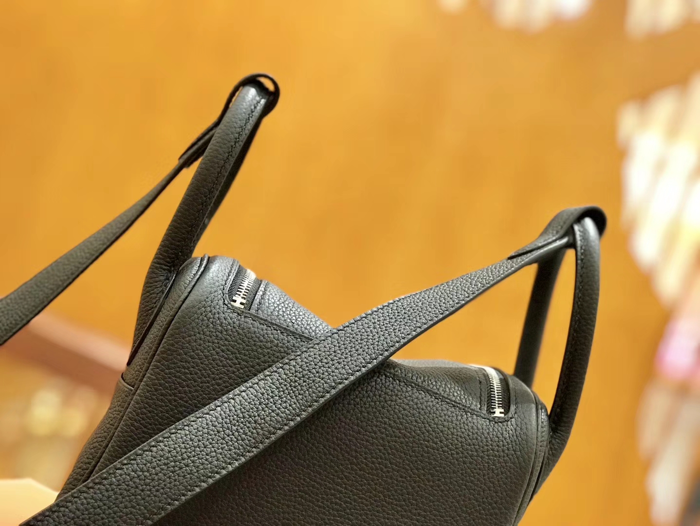 Hermès（爱马仕）Lindy 18cm 经典黑 全手工缝制 小琳迪