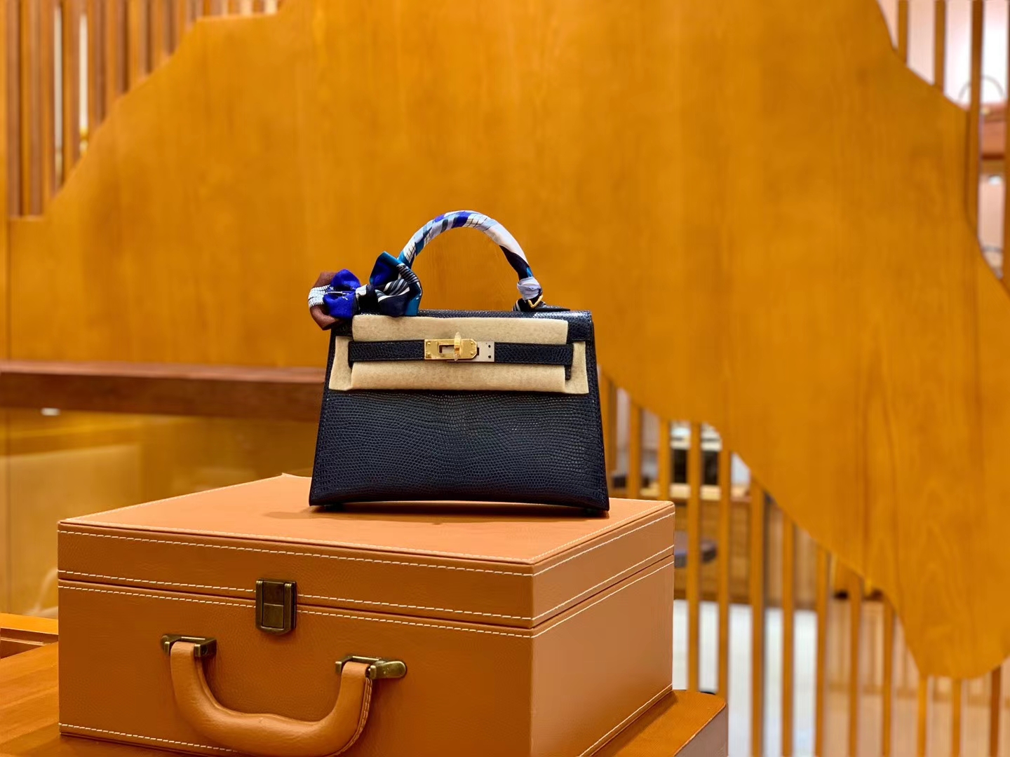 Hermès（爱马仕）迷你2代 19cm 午夜蓝 金扣 蜥蜴皮 全手工缝制