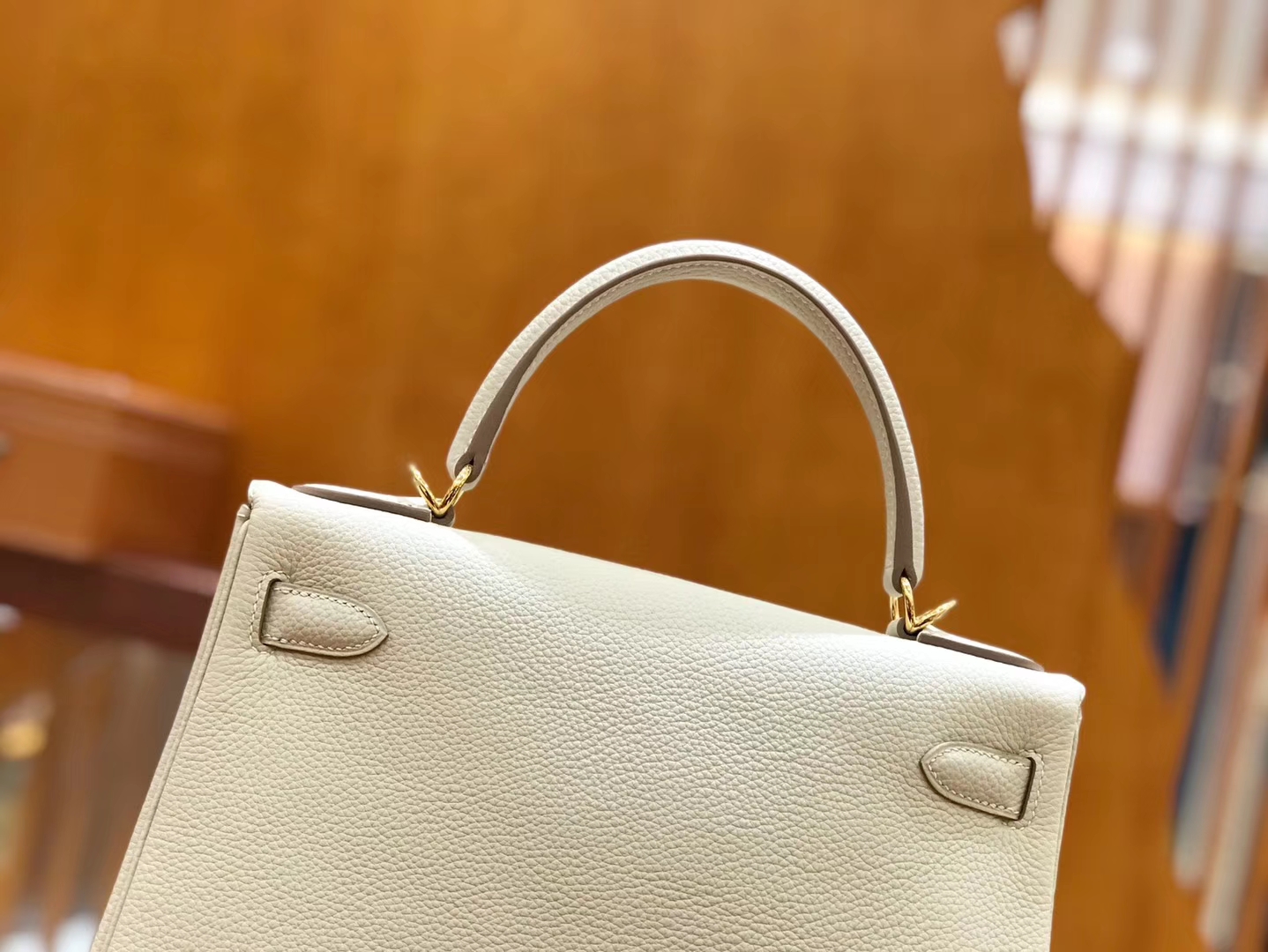 Hermès（爱马仕）Kelly 28cm togo 牛皮 奶昔白 金扣 全手工缝制 现货