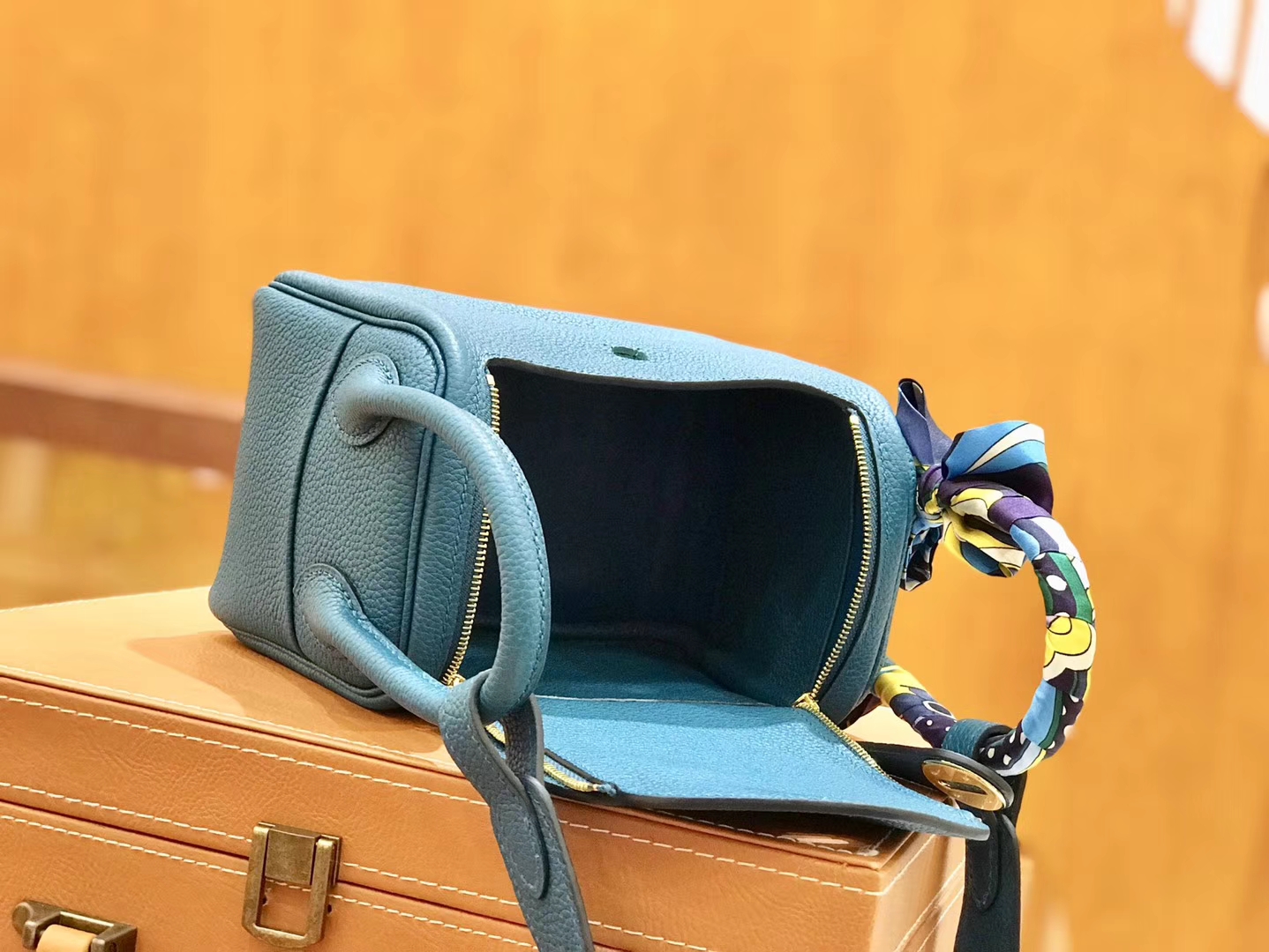 Hermès（爱马仕）Lindy 18cm 靛蓝色 金扣 全手工缝制