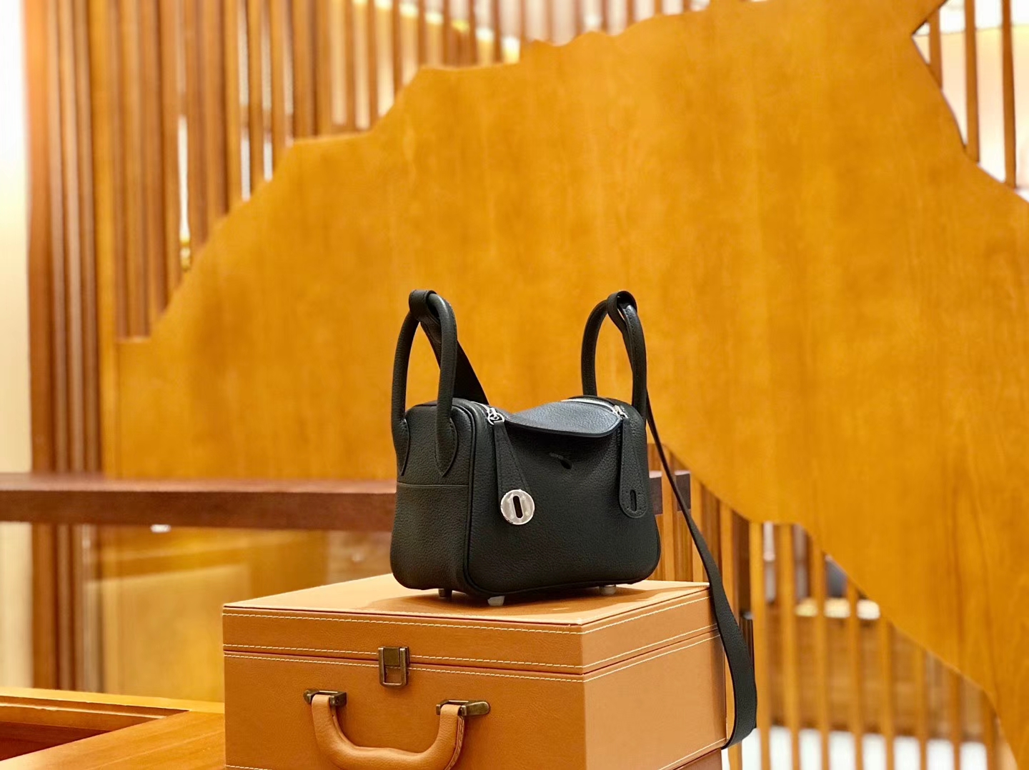 Hermès（爱马仕）Lindy 18cm 经典黑 全手工缝制 小琳迪