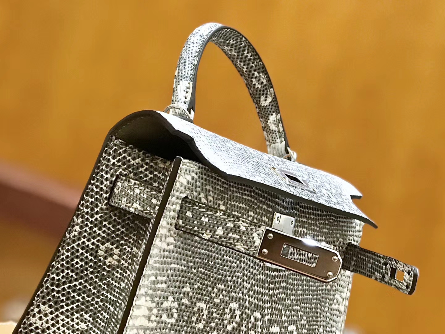 Hermès（爱马仕）迷你2代 19cm 雪花原色 银扣 蜥蜴皮 全手工缝制