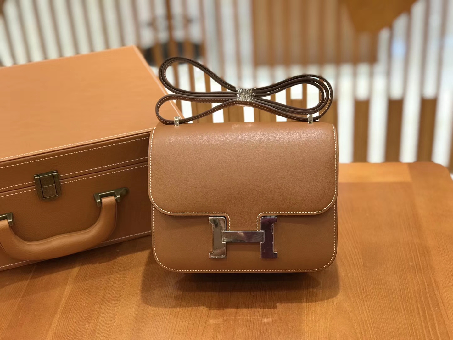 Hermès（爱马仕）Constance 18cm evercolor 牛皮 金棕色 银扣 全手工缝制