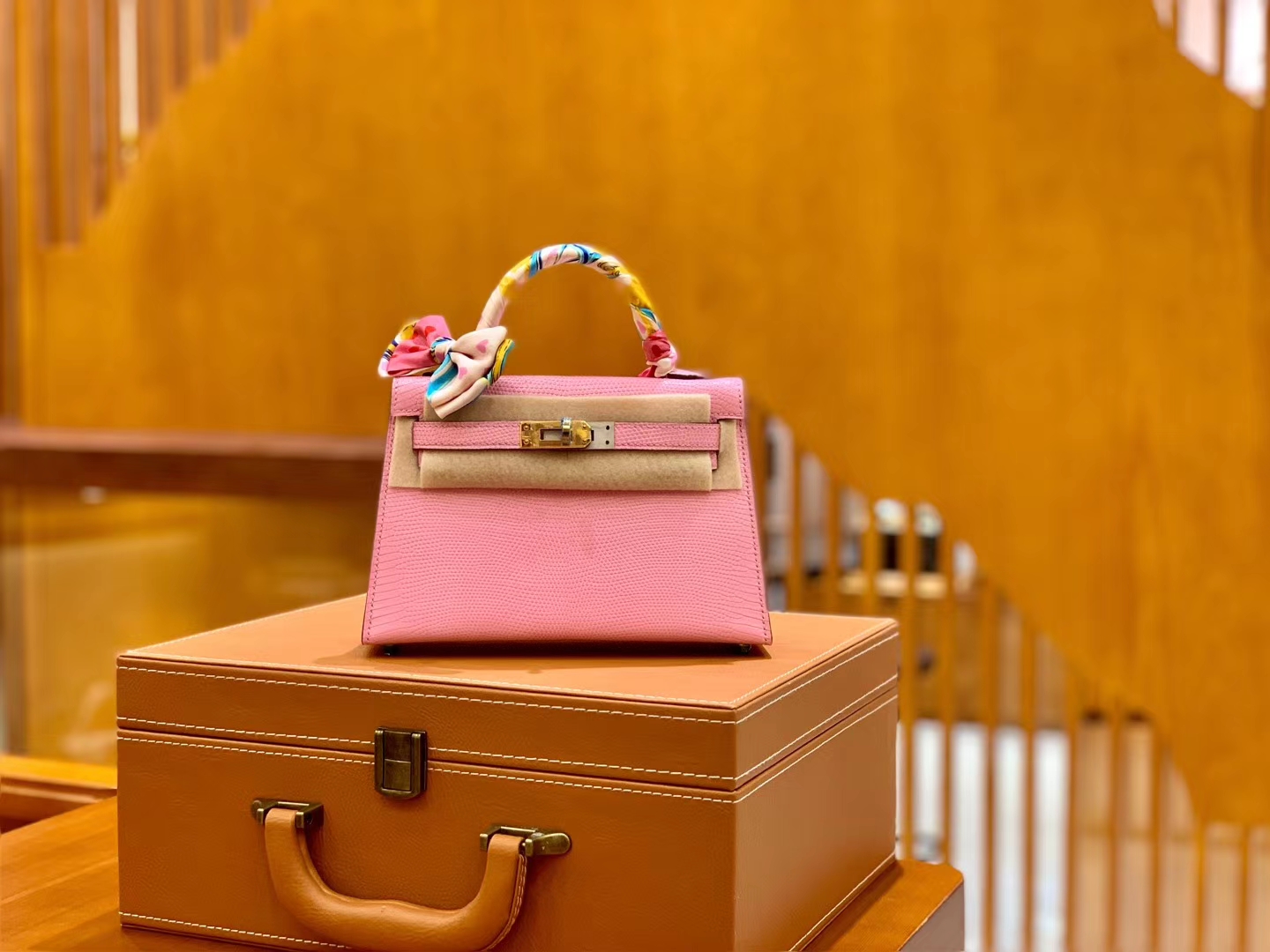 Hermès（爱马仕）迷你2代 19cm 樱花粉 金扣 蜥蜴皮 全手工缝制