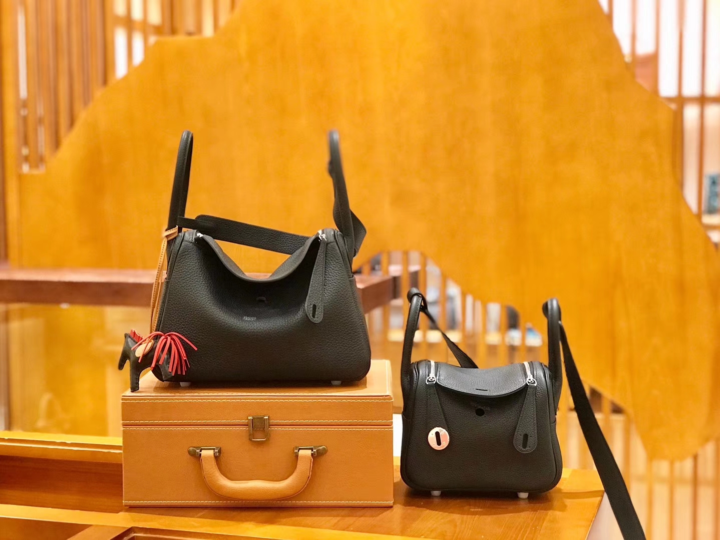 Hermès（爱马仕）Lindy 18cm 经典黑 全手工缝制 小琳迪