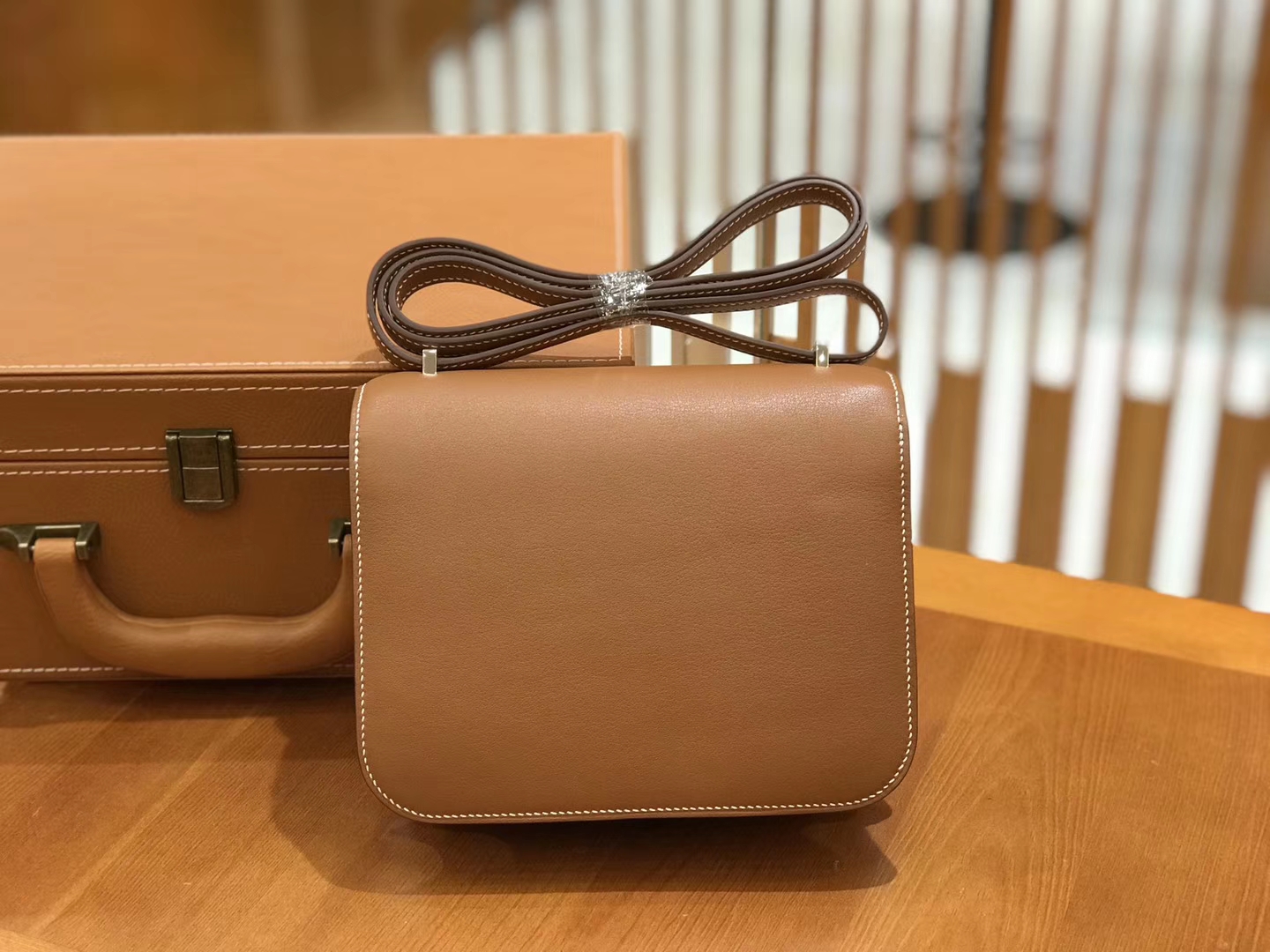 Hermès（爱马仕）Constance 18cm evercolor 牛皮 金棕色 银扣 全手工缝制