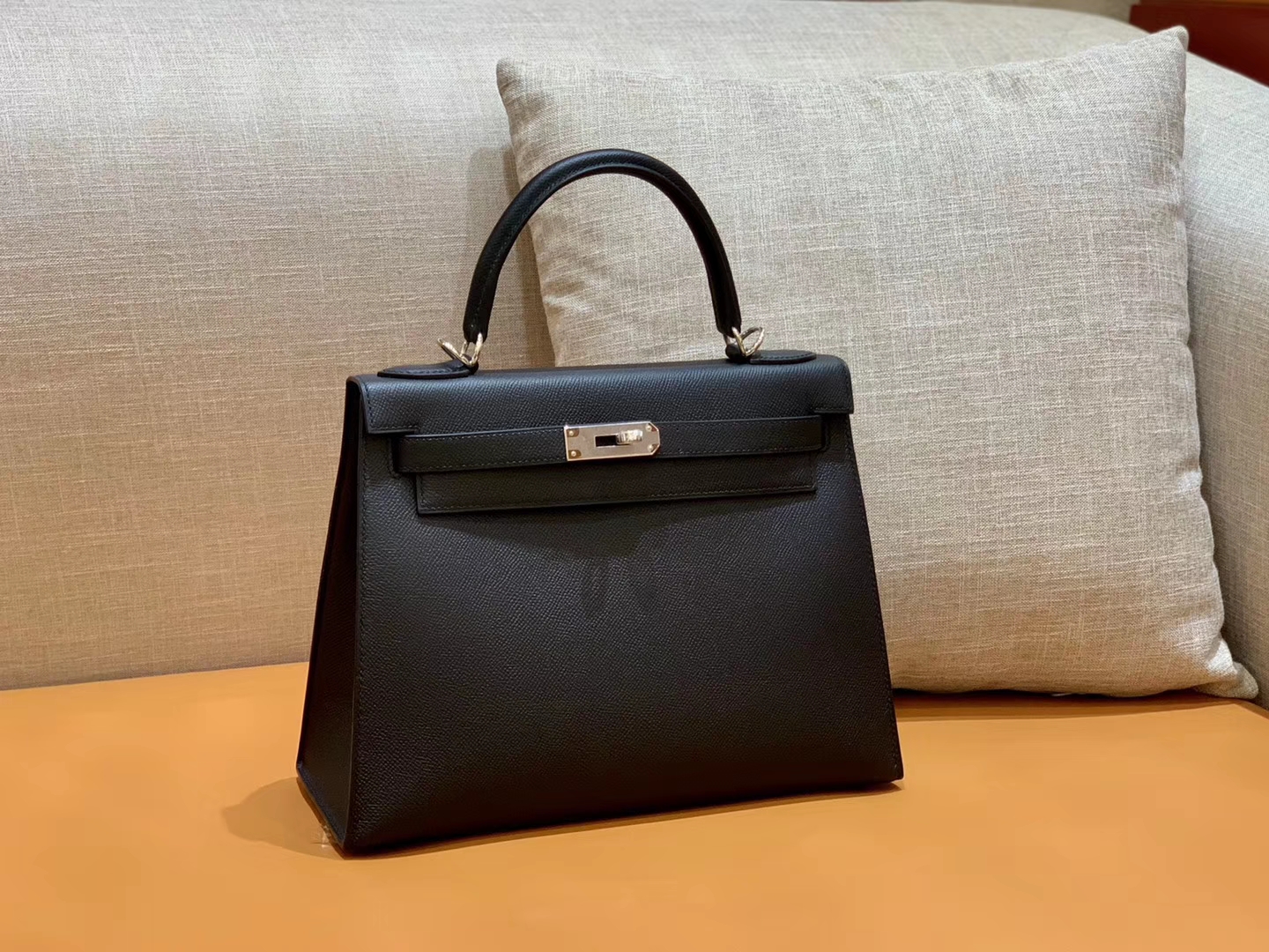 Hermès（爱马仕）Kelly 凯莉包 掌纹牛皮 经典黑 银扣 28cm 全手工 现货