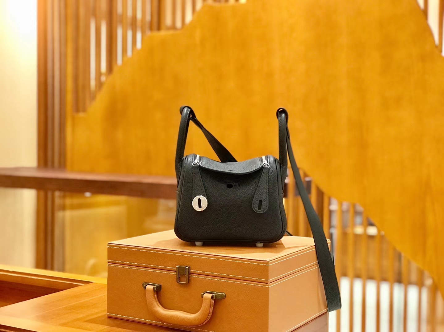 Hermès（爱马仕）Lindy 18cm 经典黑 全手工缝制 小琳迪