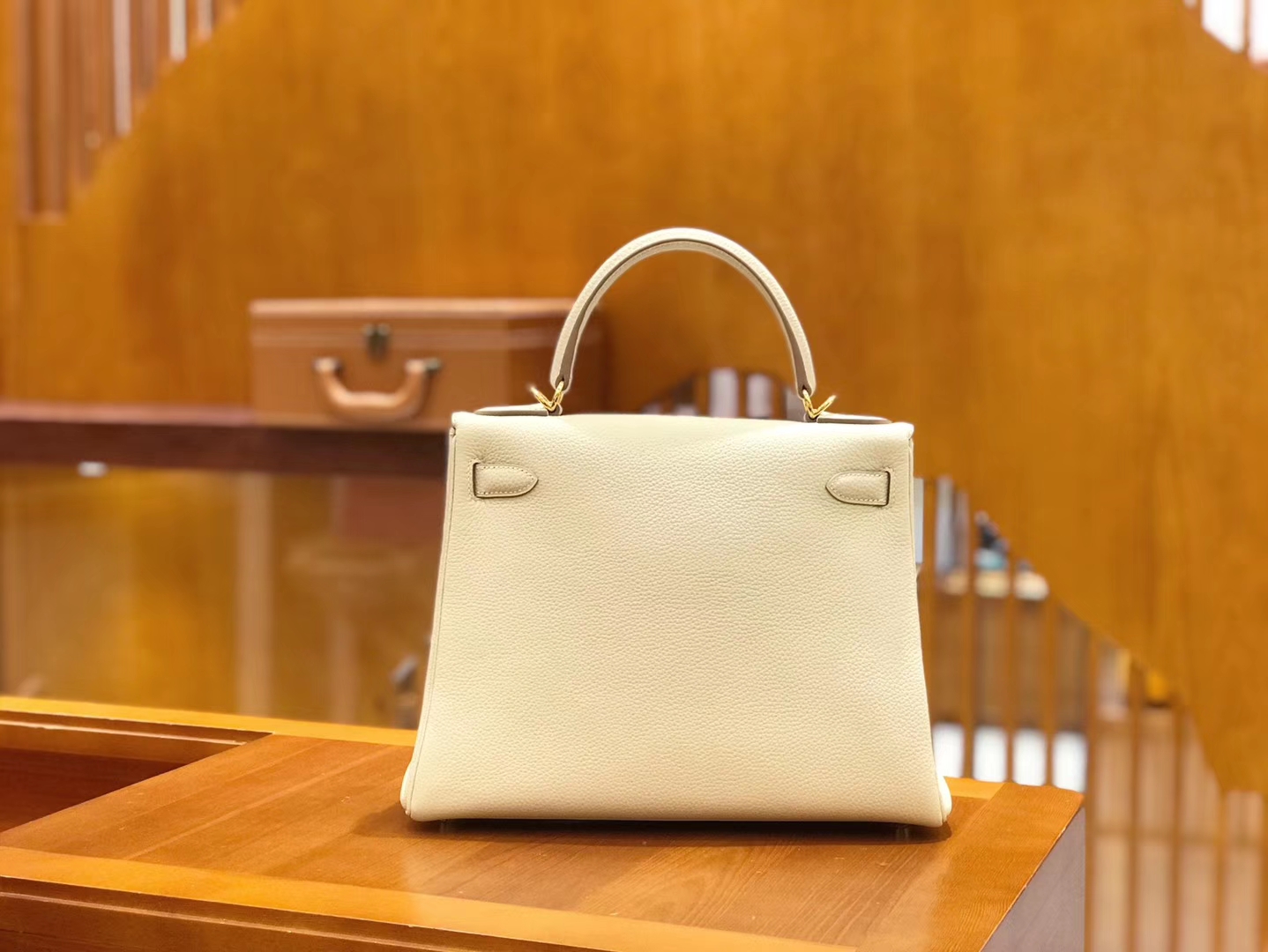 Hermès（爱马仕）Kelly 28cm togo 牛皮 奶昔白 金扣 全手工缝制 现货
