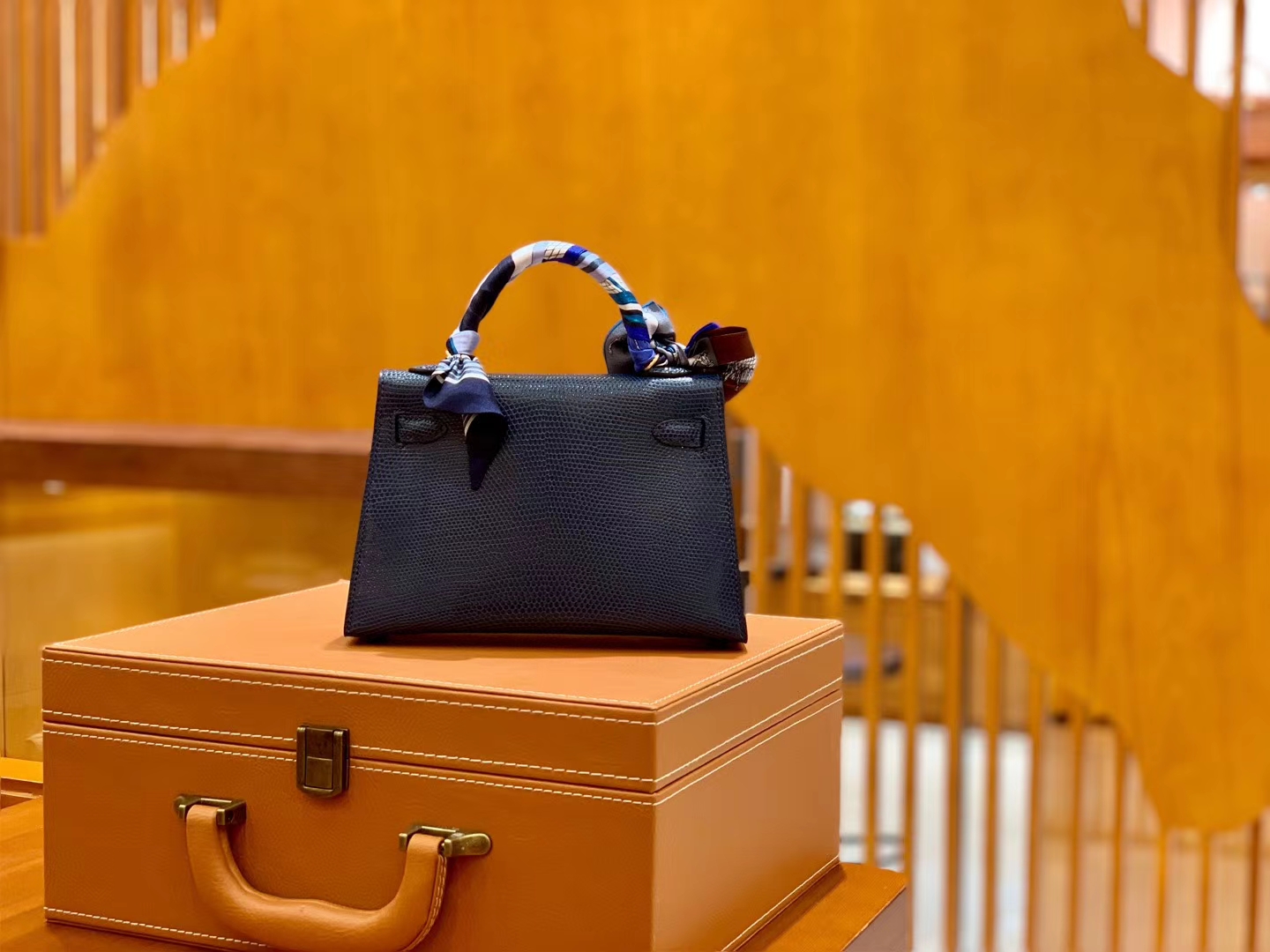 Hermès（爱马仕）迷你2代 19cm 午夜蓝 金扣 蜥蜴皮 全手工缝制