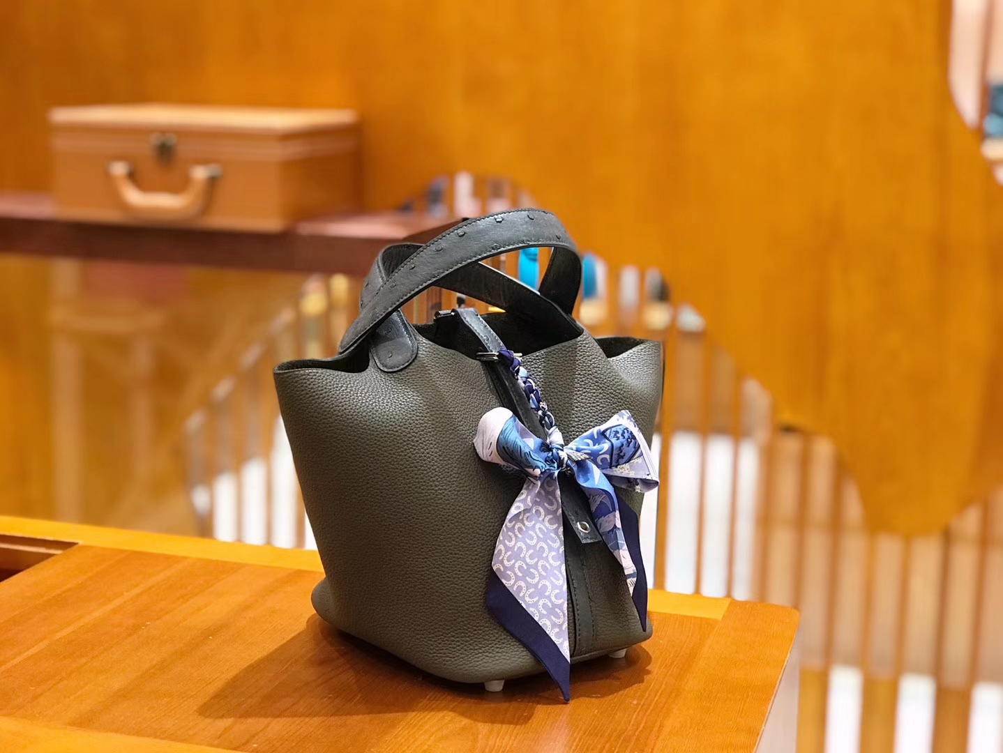 Hermès（爱马仕）Piction 18cm 鸵鸟拼牛皮 锡器灰 全手工缝制