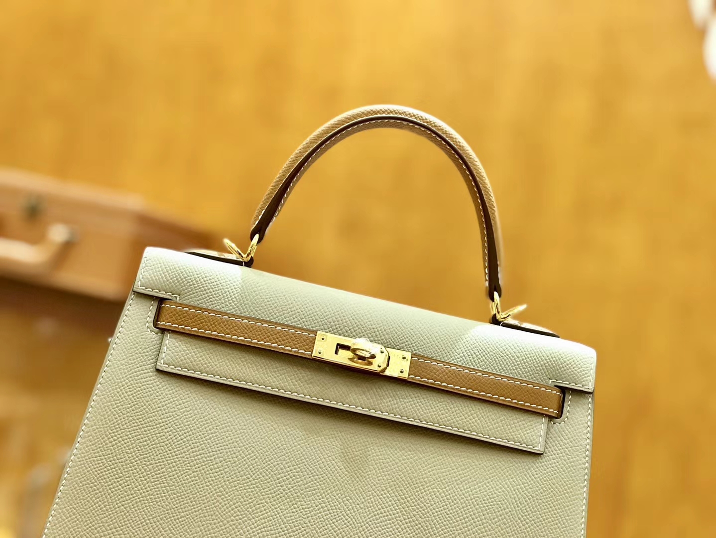 Hermès（爱马仕）Kelly 凯莉包 掌纹牛皮 米黄色拼金棕色 金扣 25cm
