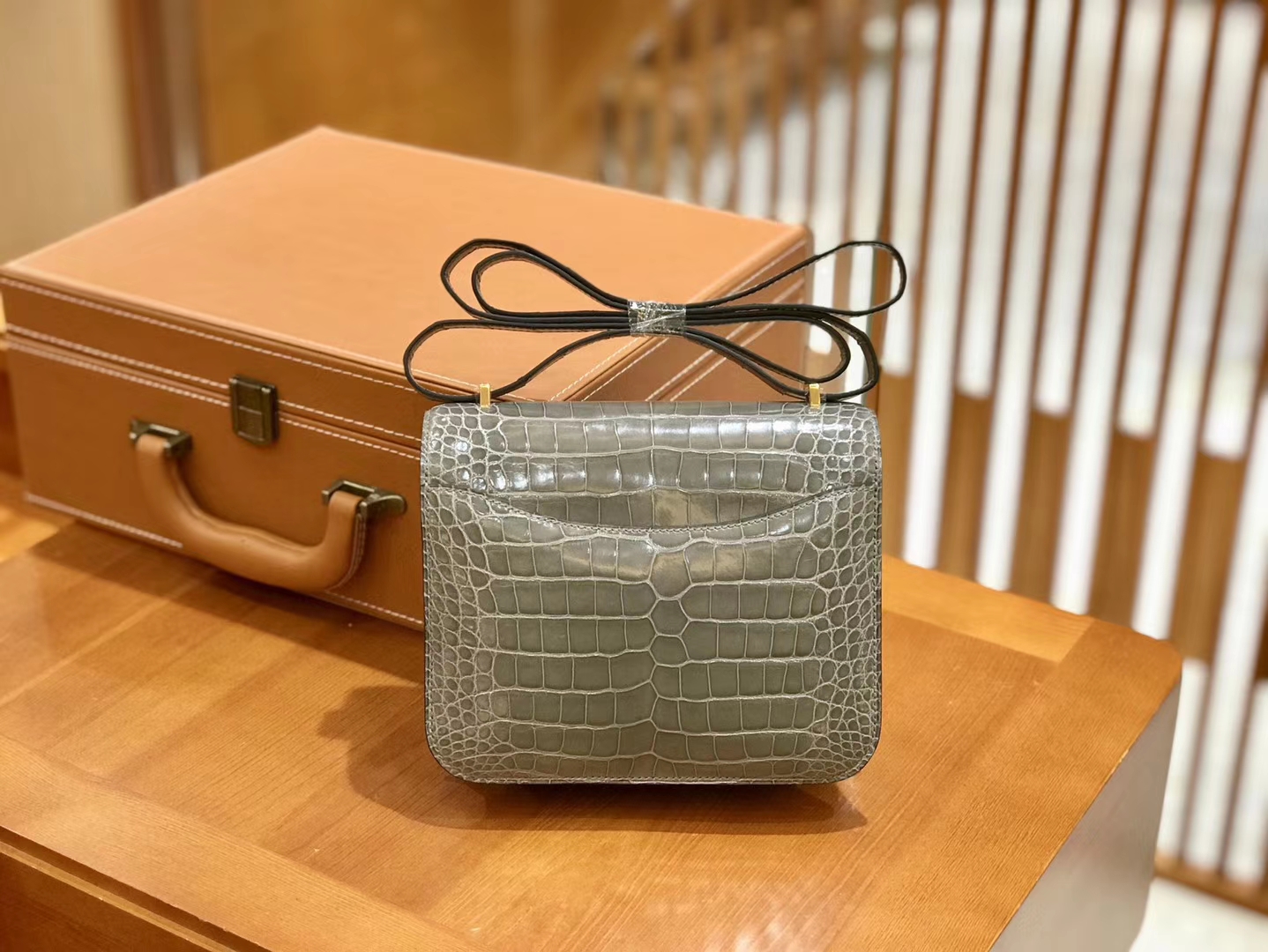 Hermès（爱马仕）Constance 18cm 美洲鳄鱼皮 斑鸠灰 金扣 全手工缝制 现货