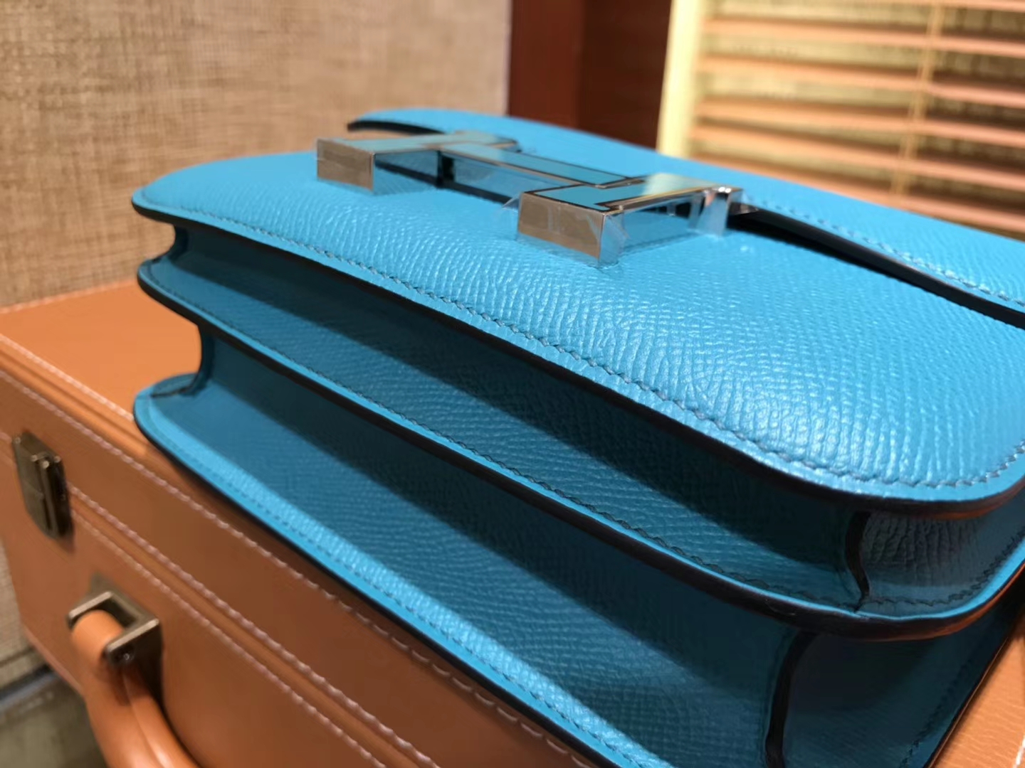 Hermès（爱马仕）Constance 18cm 孔雀蓝 珐琅银扣 掌纹牛皮 全手工缝制 现货