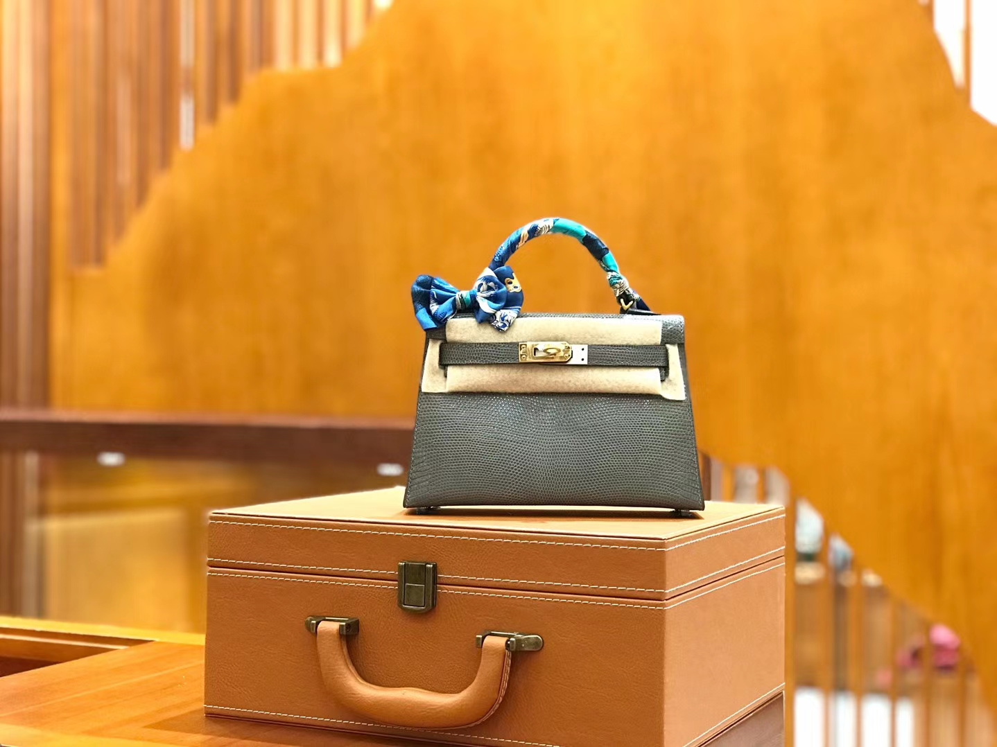 Hermès（爱马仕）mini 2代 19cm 蜥蜴皮 铁灰 金扣 新增现货