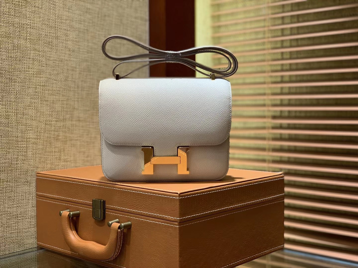 Hermès（爱马仕）Constance 18cm 奶昔白 金扣 掌纹牛皮 全手工缝制 现货