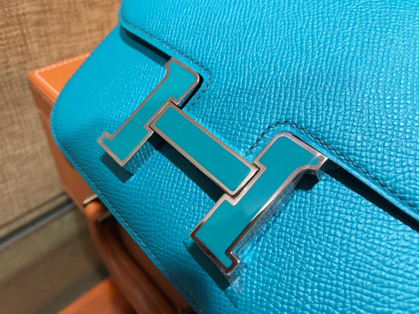 Hermès（爱马仕）Constance 18cm 孔雀蓝 珐琅银扣 掌纹牛皮 全手工缝制 现货