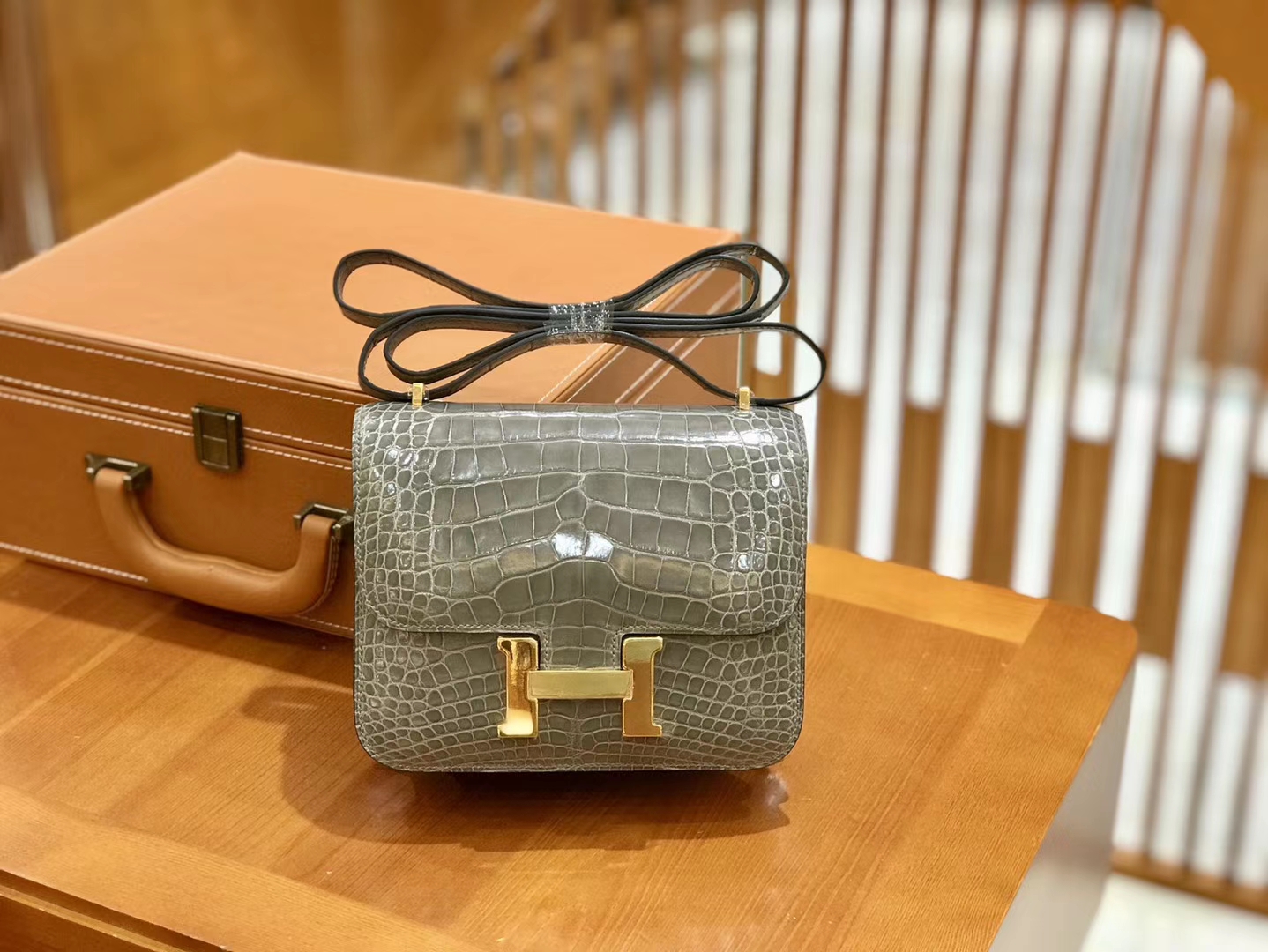 Hermès（爱马仕）Constance 18cm 美洲鳄鱼皮 斑鸠灰 金扣 全手工缝制 现货