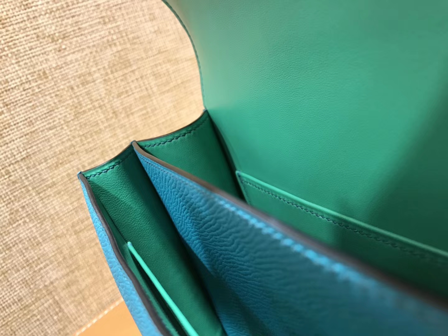 Hermès（爱马仕）Constance 18cm 孔雀蓝 珐琅银扣 掌纹牛皮 全手工缝制 现货