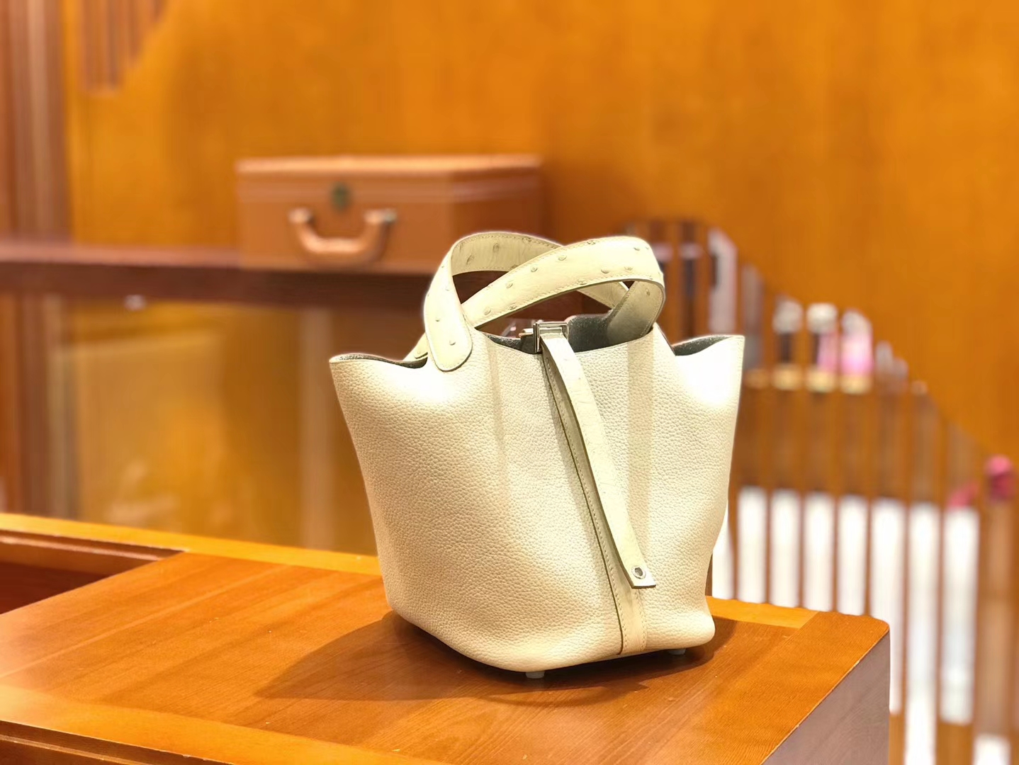 Hermès（爱马仕）Piction 18cm 奶昔白 银扣 鸵鸟皮拼小牛皮 全手工缝制