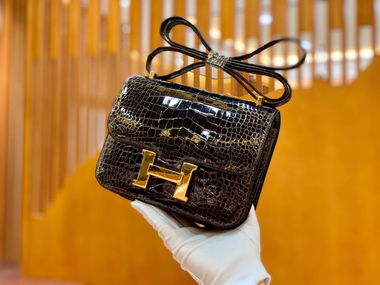 Hermès（爱马仕）Constance 18cm 美洲鳄鱼皮 深咖啡 金扣 全手工缝制 现货