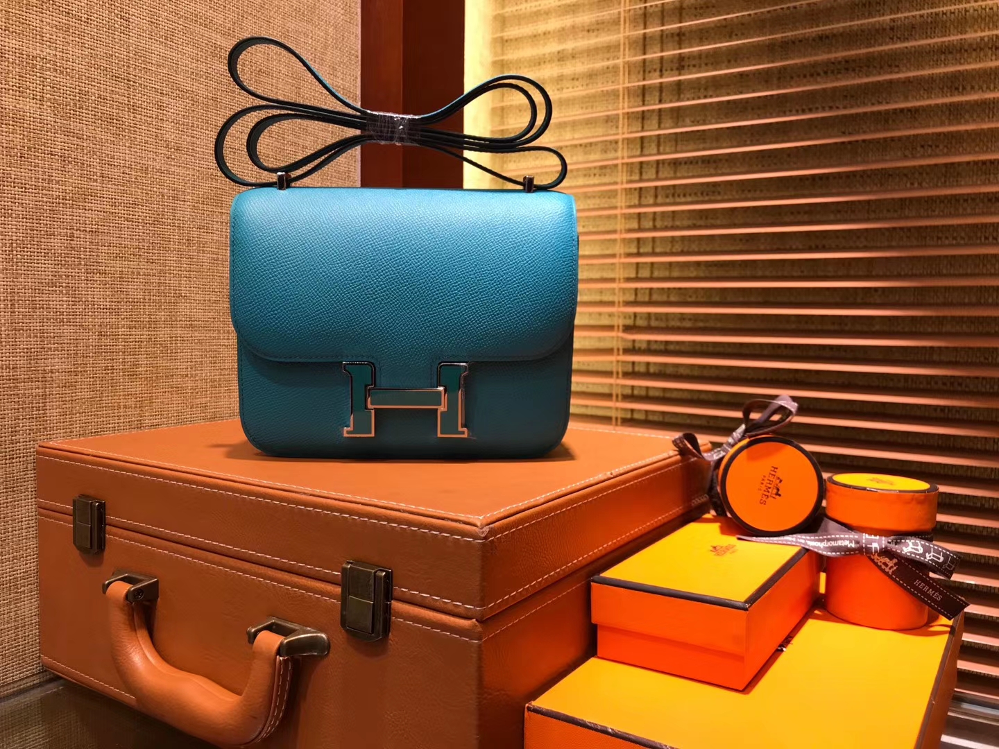 Hermès（爱马仕）Constance 18cm 孔雀蓝 珐琅银扣 掌纹牛皮 全手工缝制 现货