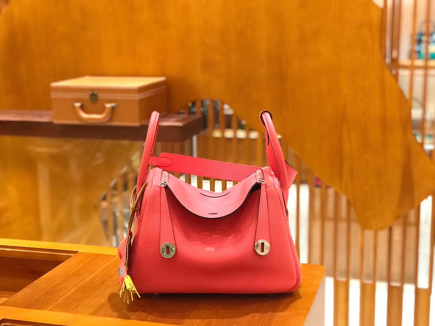 Hermès（爱马仕）Lindy 26cm togo小牛皮 唇膏粉