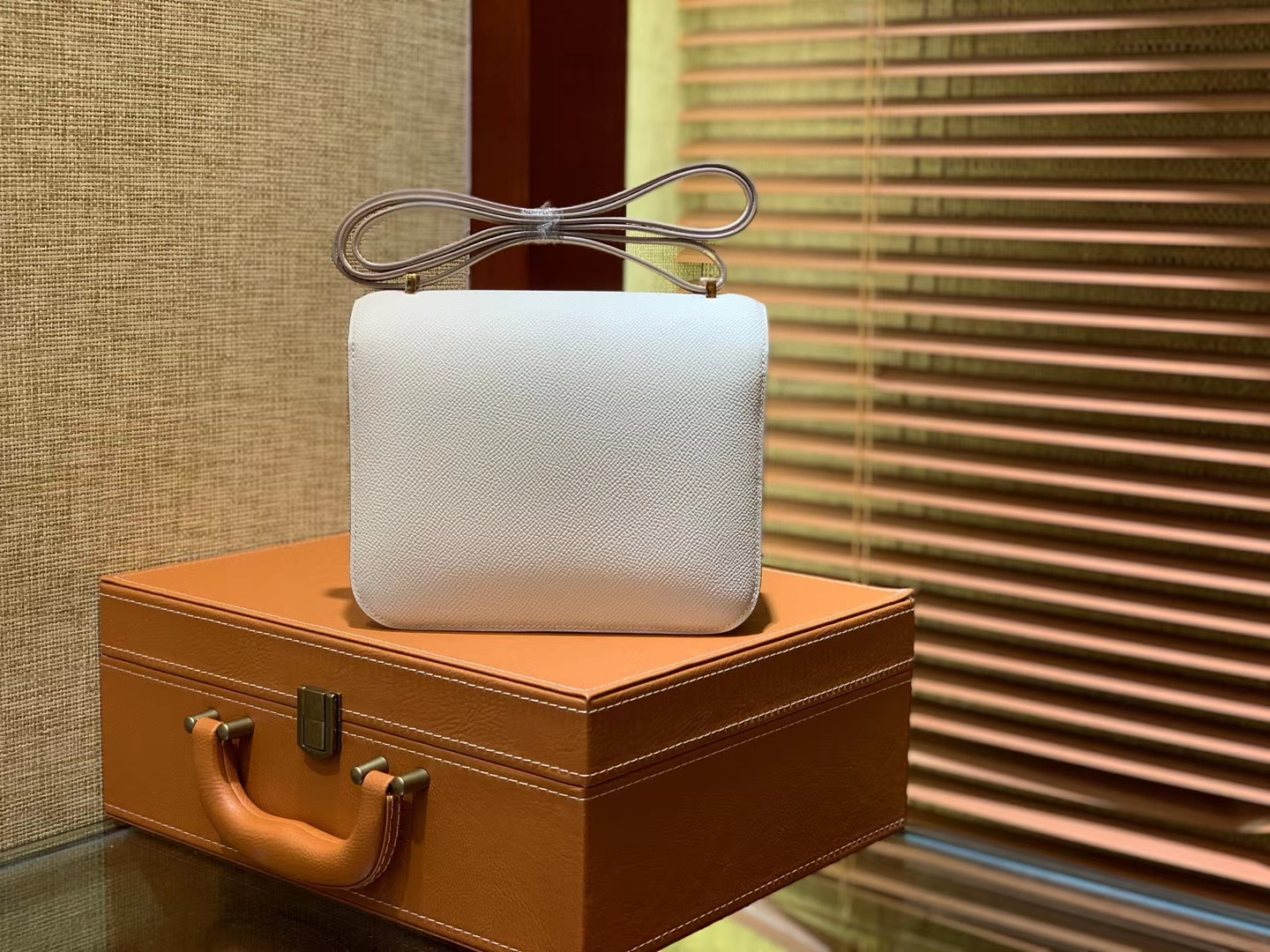 Hermès（爱马仕）Constance 18cm 奶昔白 金扣 掌纹牛皮 全手工缝制 现货