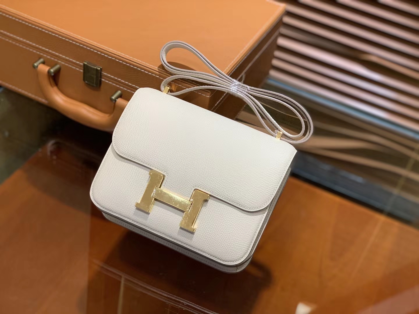 Hermès（爱马仕）Constance 18cm 奶昔白 金扣 掌纹牛皮 全手工缝制 现货