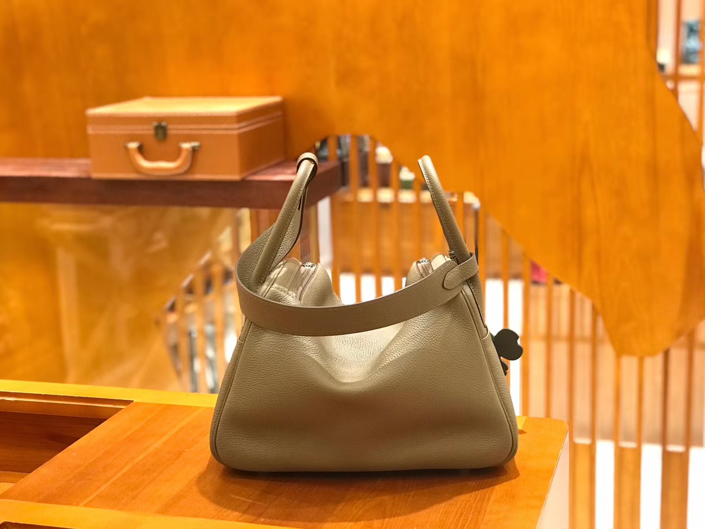 Hermès（爱马仕）Lindy 30cm  togo小牛皮 风衣灰