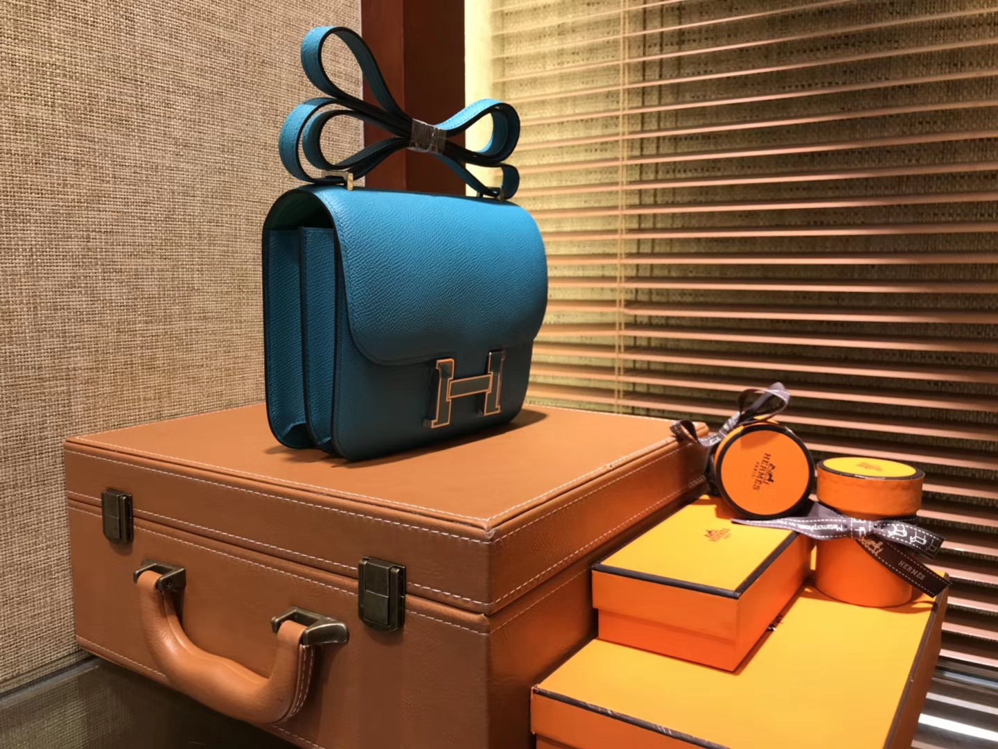 Hermès（爱马仕）Constance 18cm 孔雀蓝 珐琅银扣 掌纹牛皮 全手工缝制 现货
