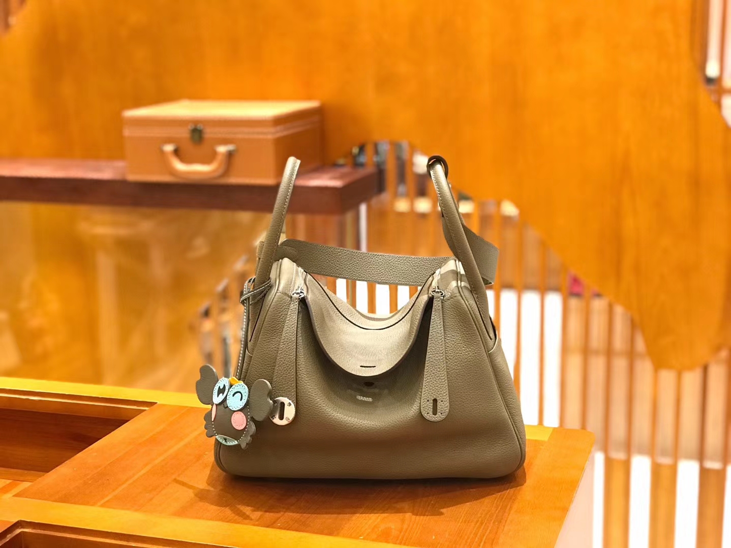 Hermès（爱马仕）Lindy 30cm  togo小牛皮 风衣灰