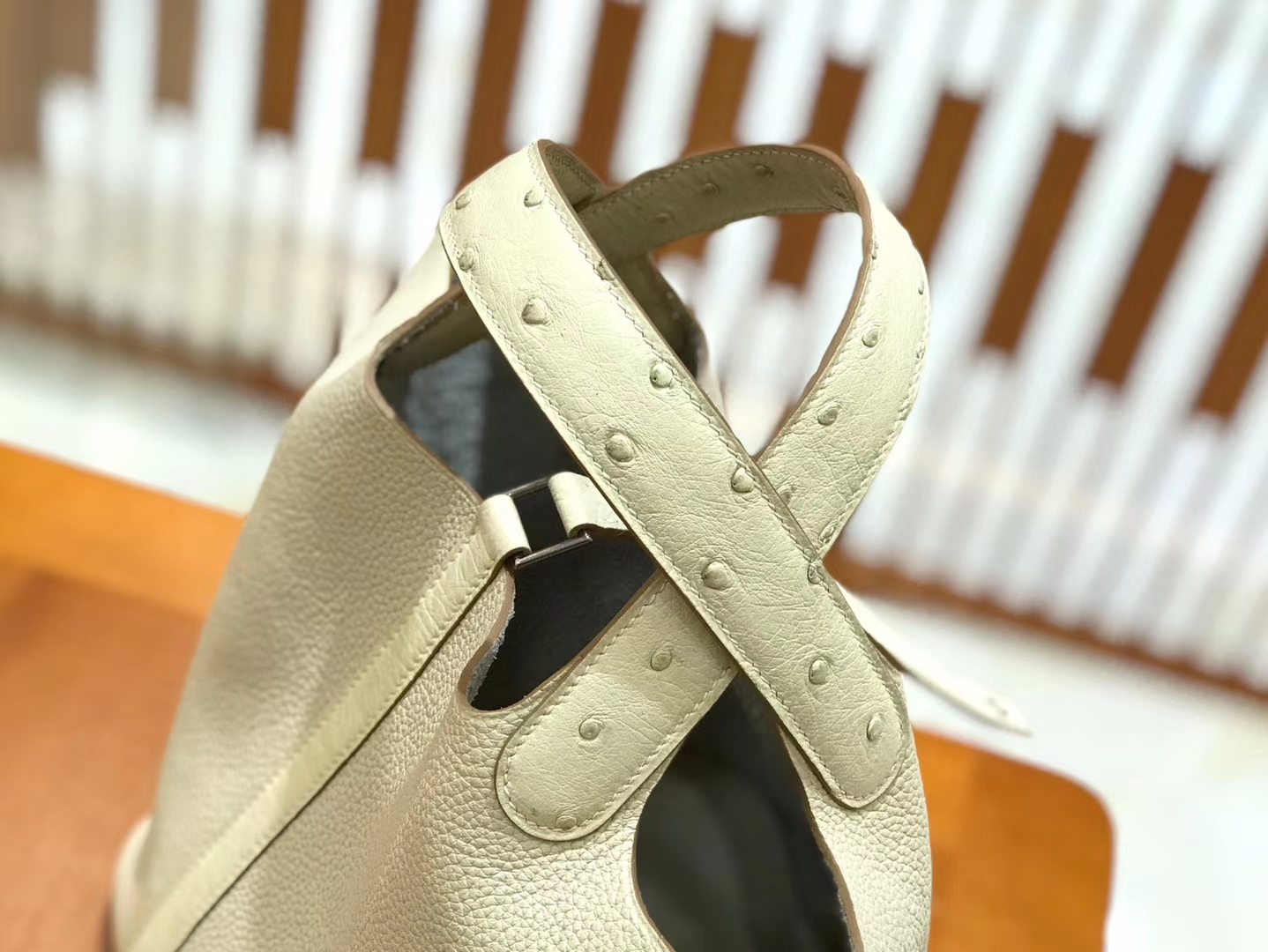 Hermès（爱马仕）Piction 18cm 奶昔白 银扣 鸵鸟皮拼小牛皮 全手工缝制