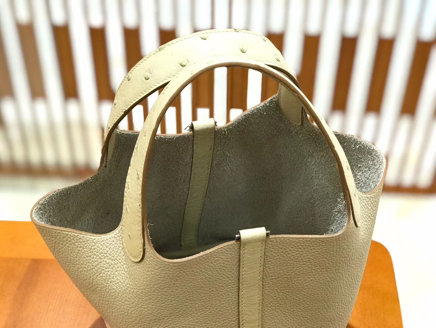Hermès（爱马仕）Piction 18cm 奶昔白 银扣 鸵鸟皮拼小牛皮 全手工缝制