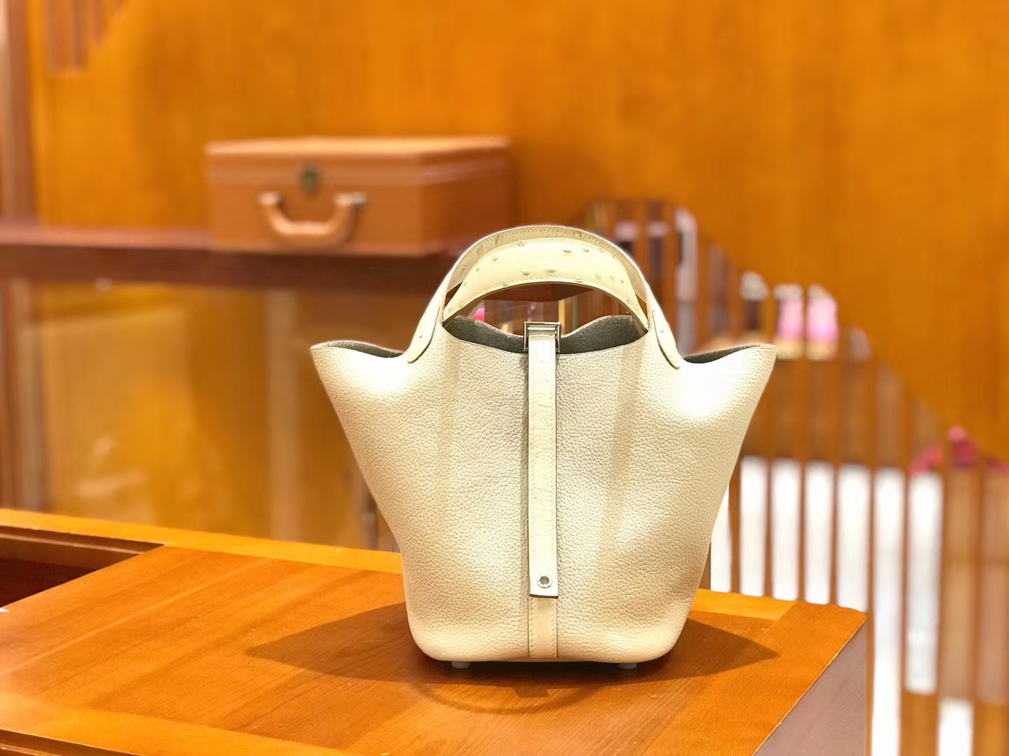 Hermès（爱马仕）Piction 18cm 奶昔白 银扣 鸵鸟皮拼小牛皮 全手工缝制