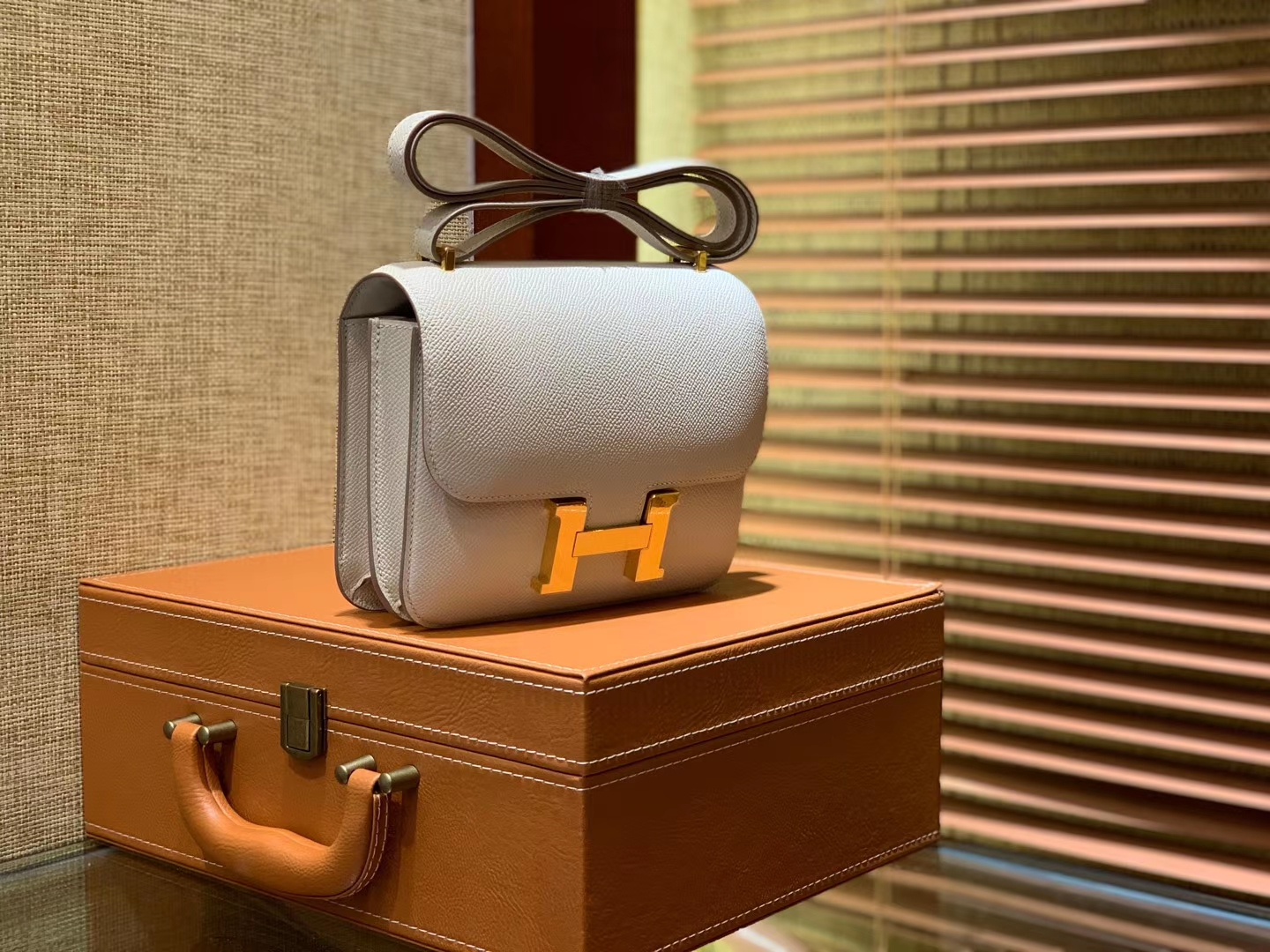 Hermès（爱马仕）Constance 18cm 奶昔白 金扣 掌纹牛皮 全手工缝制 现货