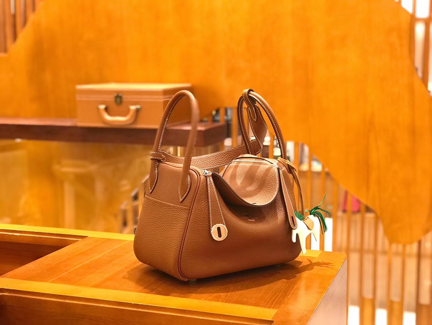 Hermès（爱马仕）Lindy 琳迪包 焦糖棕 Togo牛皮 进口原料 全手工缝制 金扣 26cm