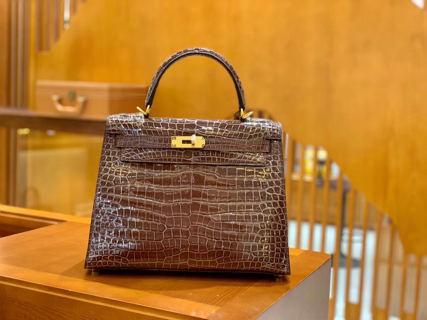 Hermès（爱马仕）Kelly 28cm 板栗棕色 金扣 湾鳄鱼皮 全手工缝制 现货
