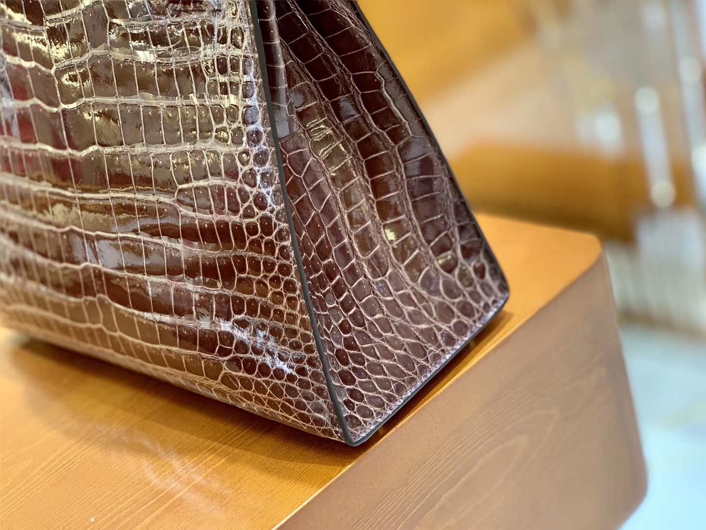 Hermès（爱马仕）Kelly 28cm 板栗棕色 金扣 湾鳄鱼皮 全手工缝制 现货