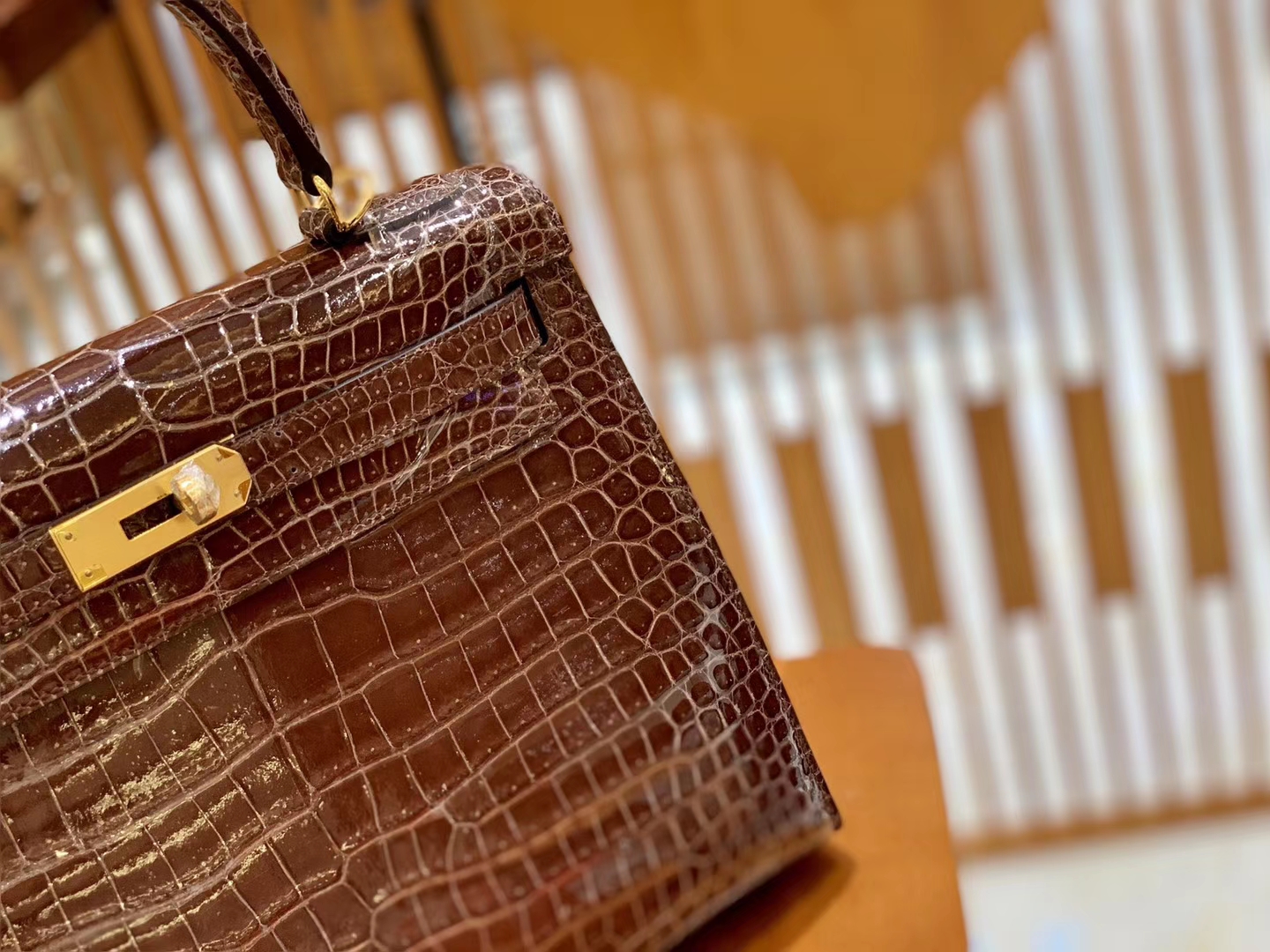 Hermès（爱马仕）Kelly 28cm 板栗棕色 金扣 湾鳄鱼皮 全手工缝制 现货