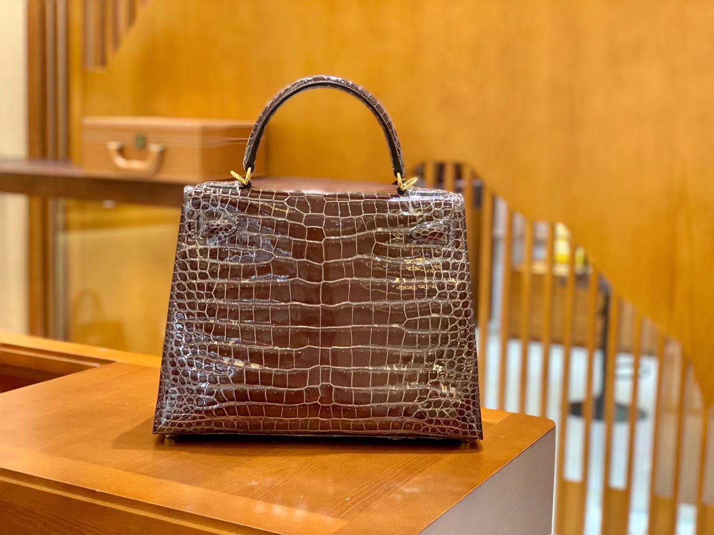 Hermès（爱马仕）Kelly 28cm 板栗棕色 金扣 湾鳄鱼皮 全手工缝制 现货