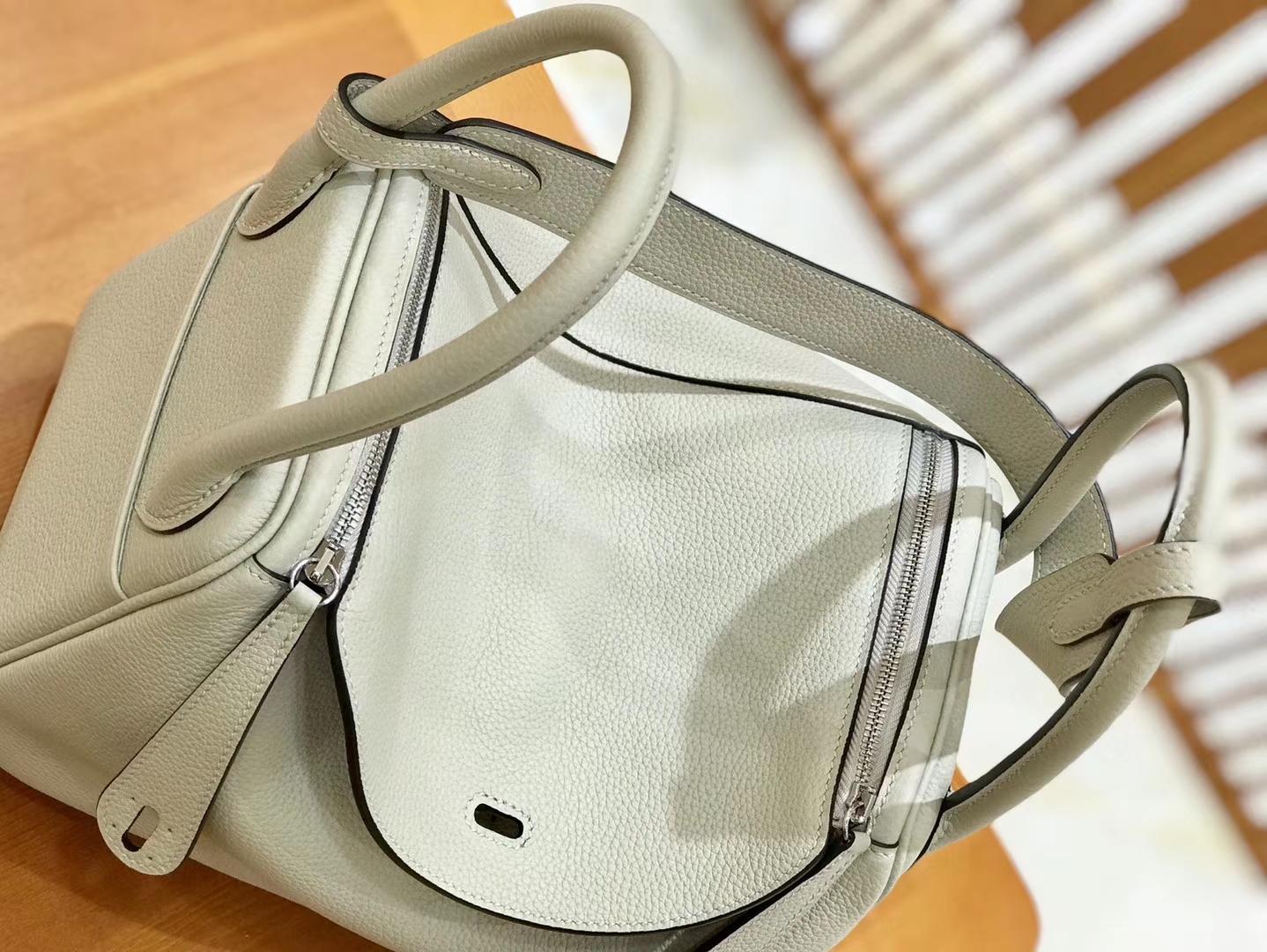 Hermès（爱马仕）Lindy 琳迪包 珍珠灰 Togo牛皮 进口原料 全手工缝制 银扣 26cm