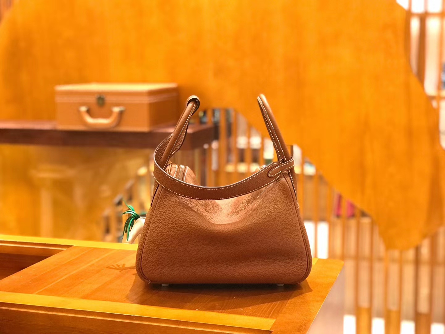 Hermès（爱马仕）Lindy 琳迪包 焦糖棕 Togo牛皮 进口原料 全手工缝制 金扣 26cm