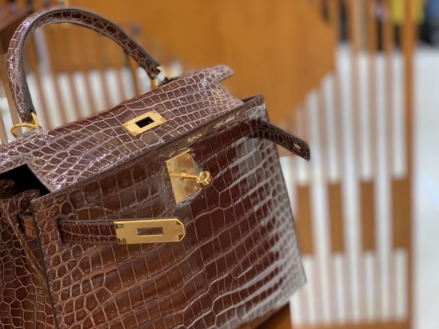Hermès（爱马仕）Kelly 28cm 板栗棕色 金扣 湾鳄鱼皮 全手工缝制 现货