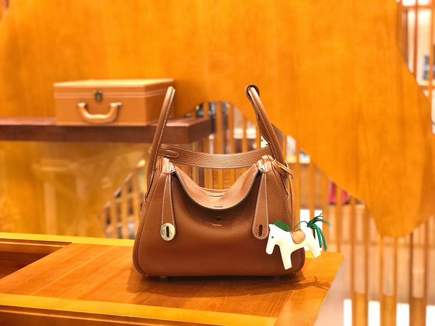 Hermès（爱马仕）Lindy 琳迪包 焦糖棕 Togo牛皮 进口原料 全手工缝制 金扣 26cm